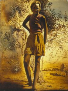 Retrat de Gala fet per Salvador Dalí. Gala està de peu, en primer pla, vestida amb tirants i pantaló curt.